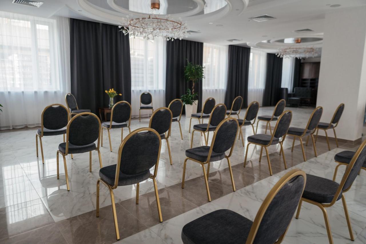 Optima Collection Bergshloss Ровно Экстерьер фото