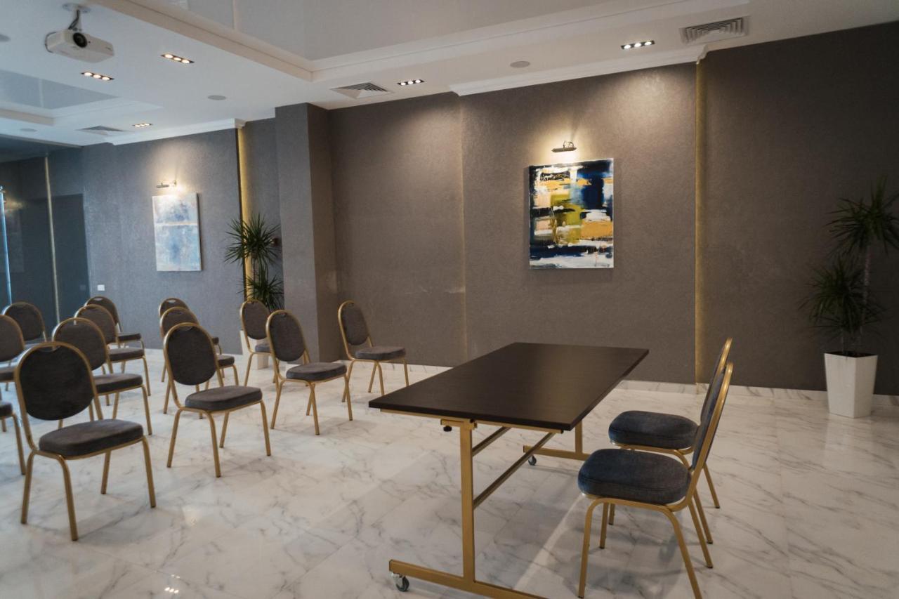 Optima Collection Bergshloss Ровно Экстерьер фото