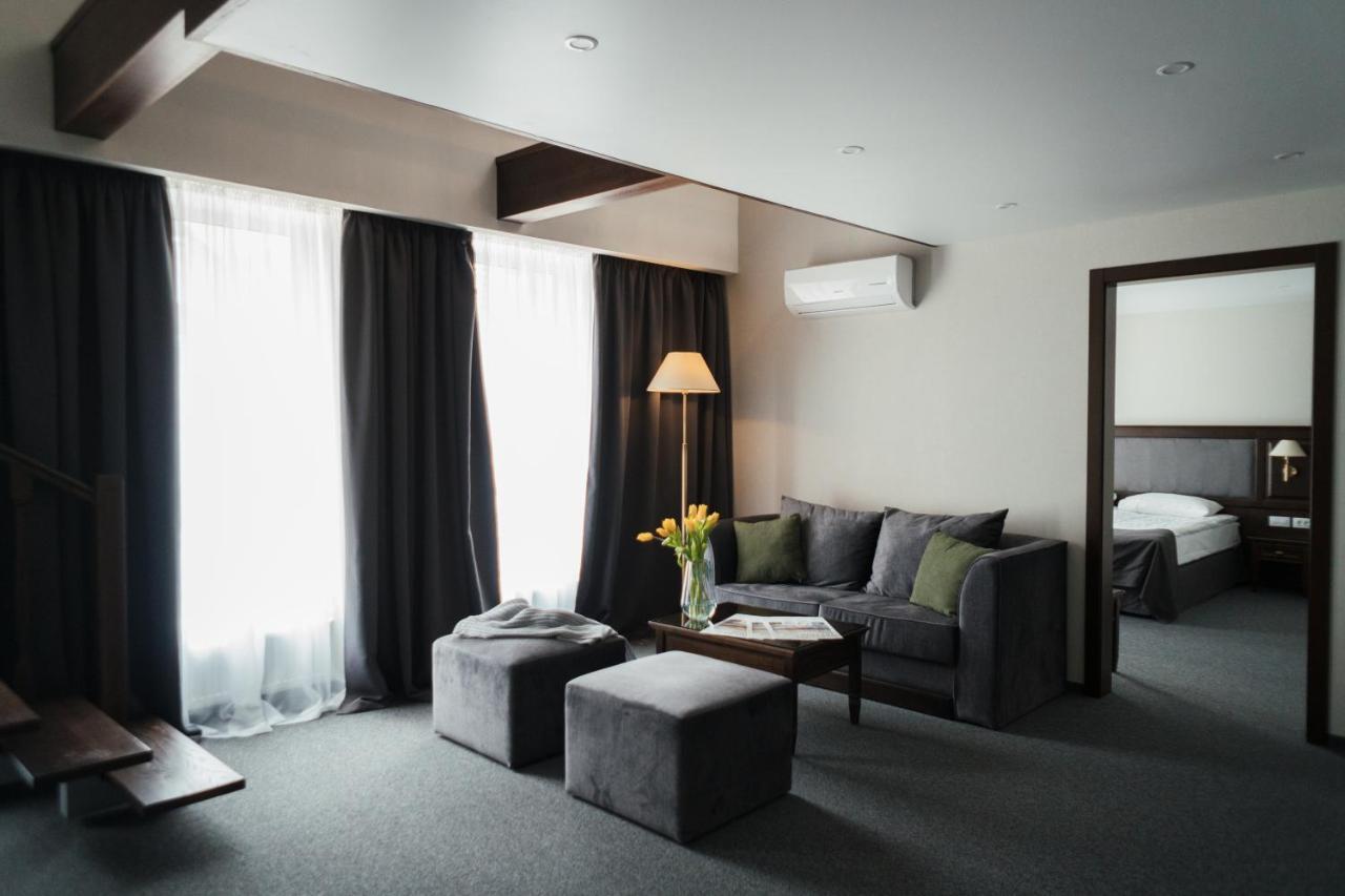 Optima Collection Bergshloss Ровно Экстерьер фото