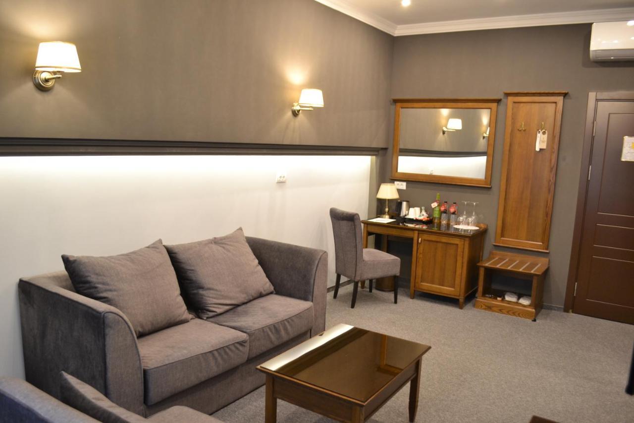 Optima Collection Bergshloss Ровно Экстерьер фото